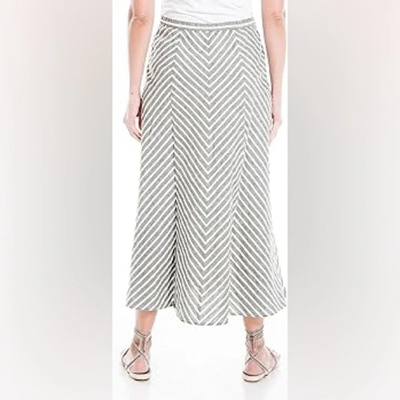 Max Studio Women's Yarn Dye cotton Skirt with Buttons - Picture 3 of 11